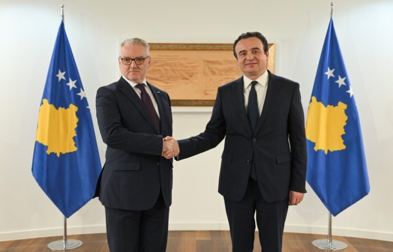 Albin Kurti takon shefin e OSBE në Kosovë, Gerard McGurk