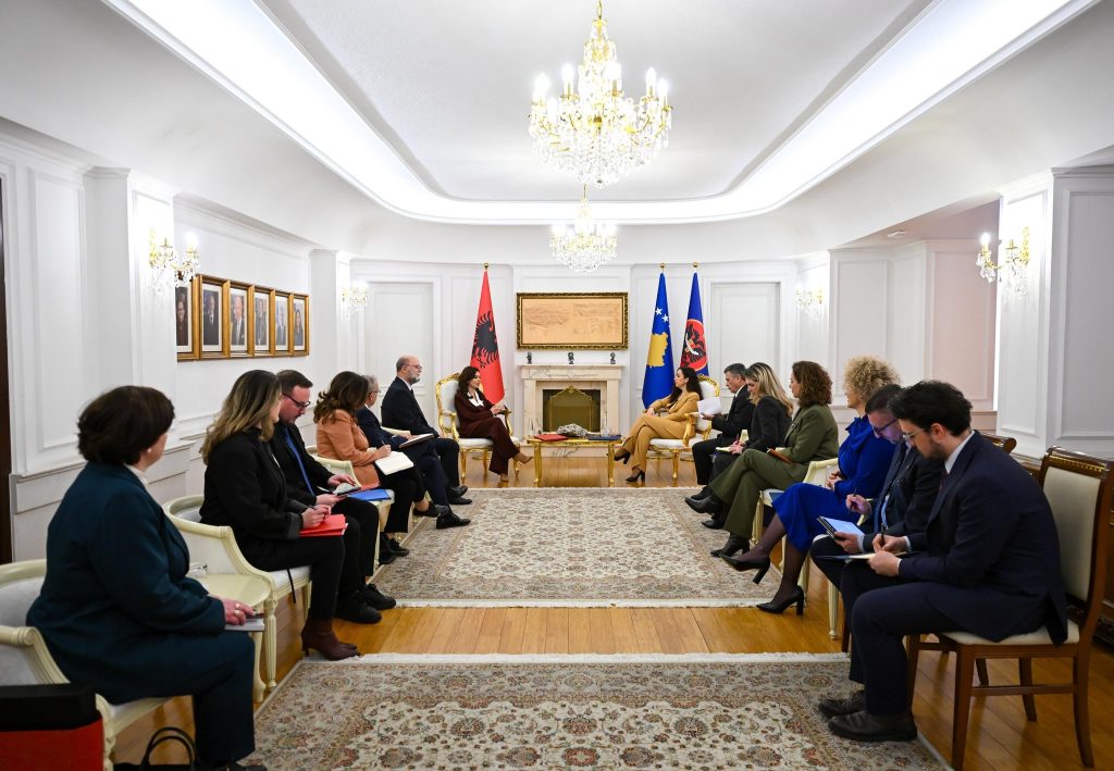 Presidenca e Republikës së Kosovës: Vjosa Osmani takon Elisa Spiropali
