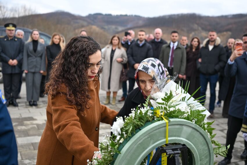 Osmani përkujton Elfete Humollin në përvjetorin e rënies