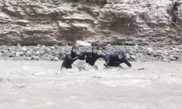 Shpëtohet një 22-vjeçar gjatë kërkimeve për 42-vjeçarin në kanionet e Osumit