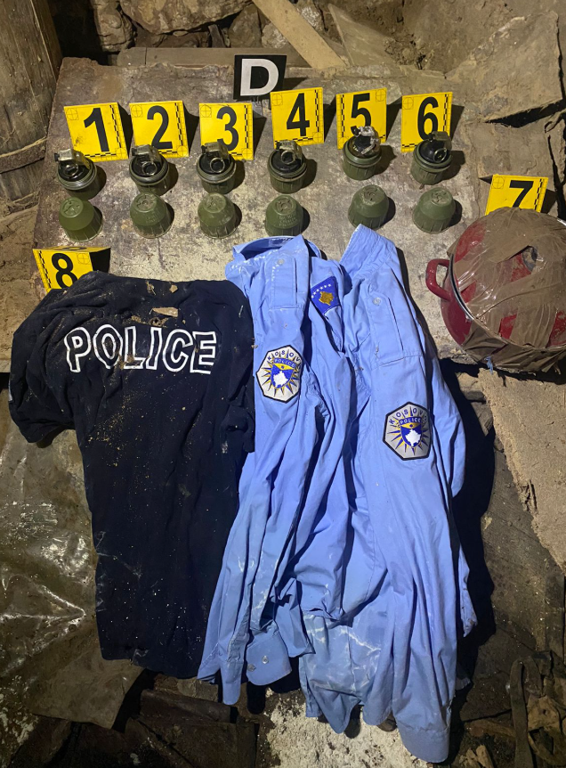Policia gjen granata dore dhe pjesë uniformash në Zubin Potok