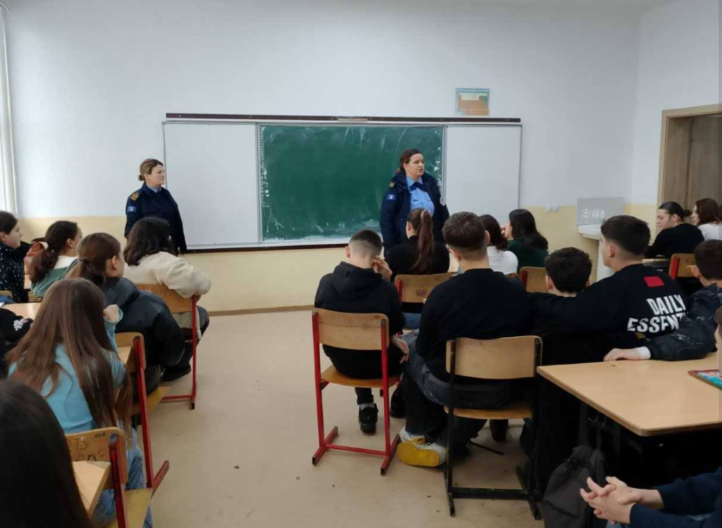 Policia në Mitrovicën e Jugut me ligjërata vetëdijesuese në shkolla
