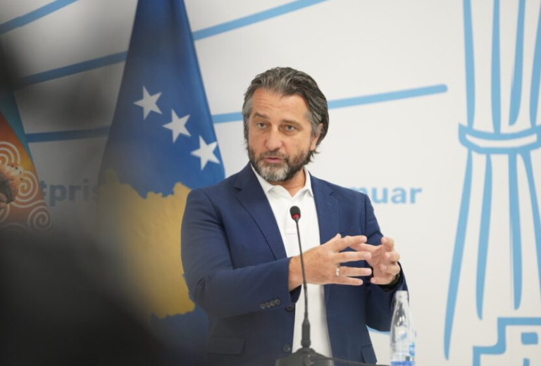 Rama paralajmëron: Buxheti i Prishtinës i vitit 2026 po mbahet peng