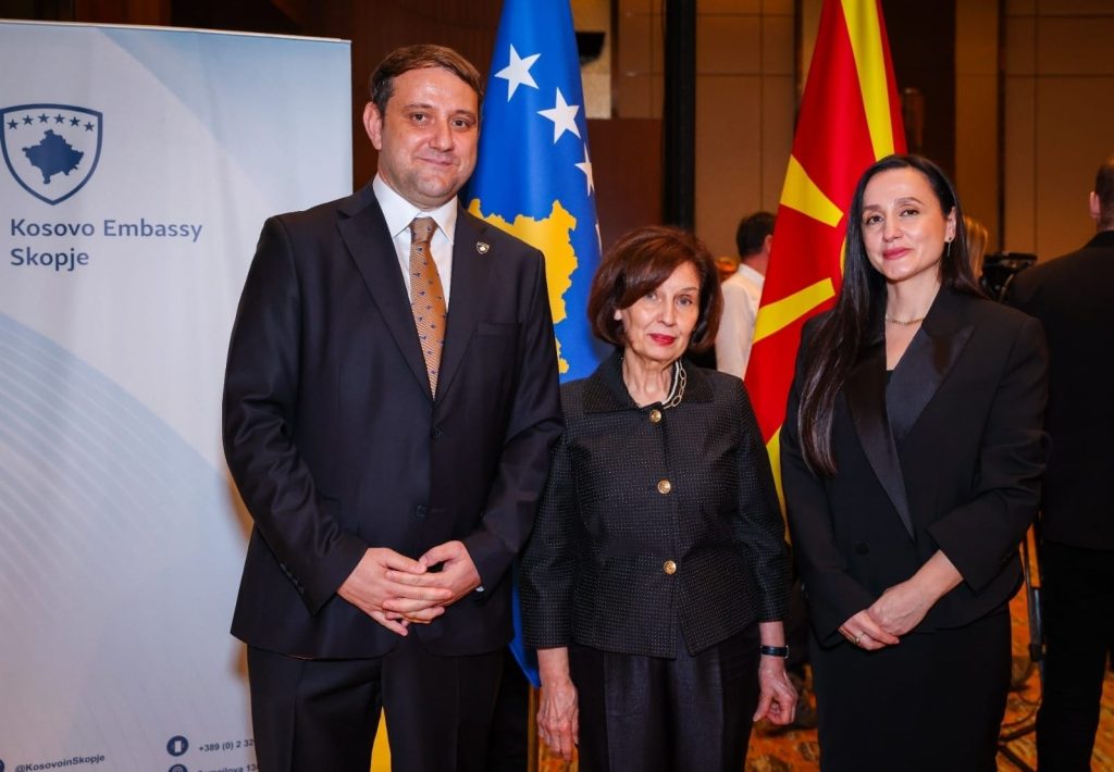 Presidentja e Maqedonisë së Veriut uron Kosovën për 18-vjetorin e Pavarësisë