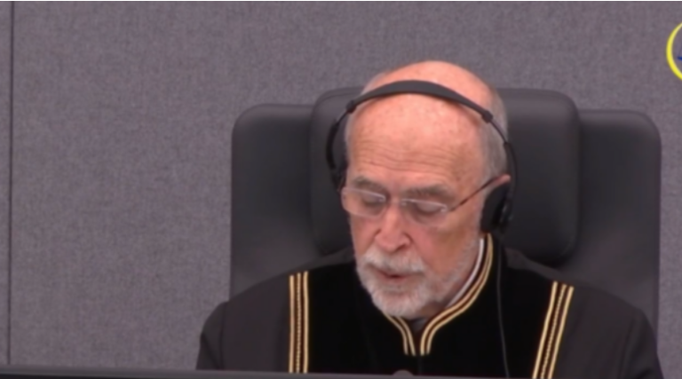 Gjyqtari Charles Smith mbyll zyrtarisht procesin ndaj ish-krerëve të UÇK-së