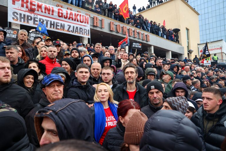Një popull në këmbë për të vërtetën – marsh për drejtësi në Prishtinë