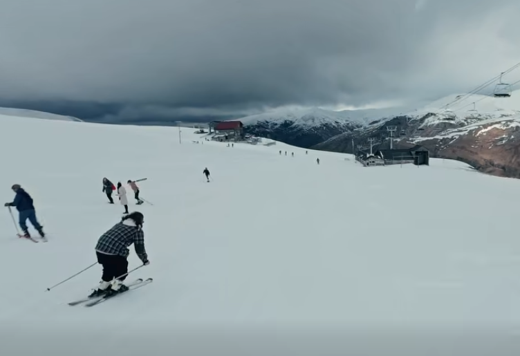 Presidentja Osmani promovon bukuritë dimërore të Kosovës