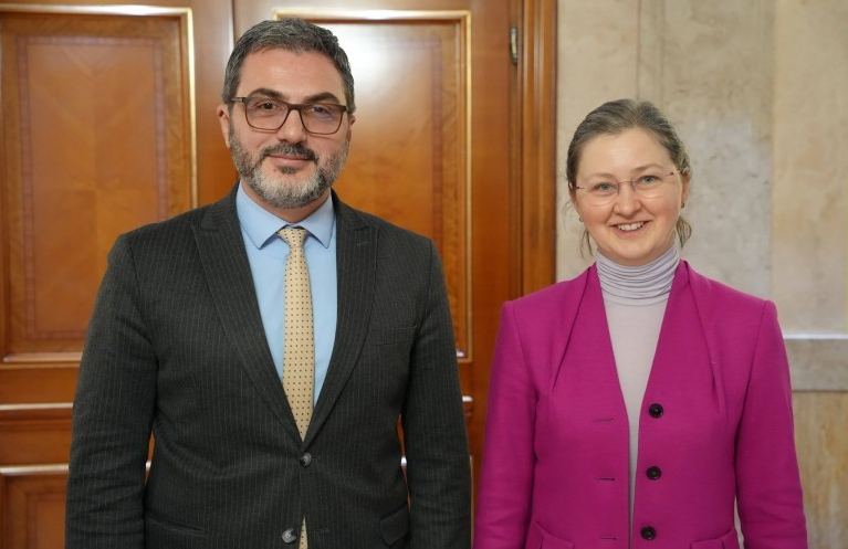 Gola takohet me BE-në për integrim dhe reforma