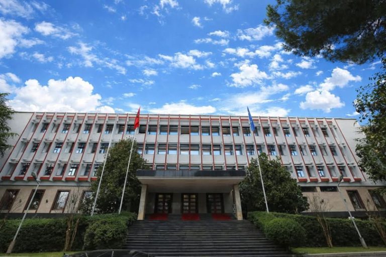 Shqipëria paralajmëron qytetarët për shmangien e udhëtimeve në Lindjen e Mesme