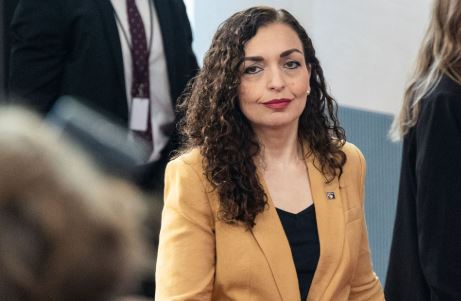 Presidentja Osmani përkujton masakrën e Tregut të Gjelbër në Mitrovicë dhe viktimat e saj