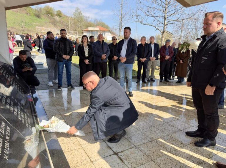 Rahoveci nderon 49 martirët e Brestocit në 27-vjetorin e rënies