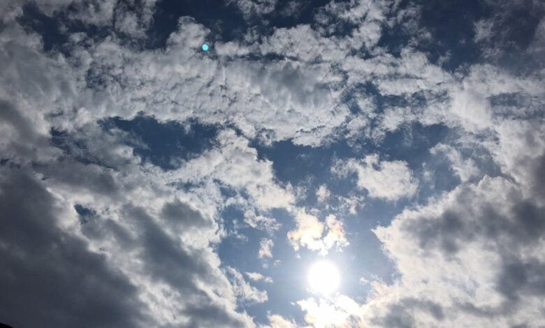 Mot me diell dhe vranësira të shpërndara, temperaturat deri në 17°C