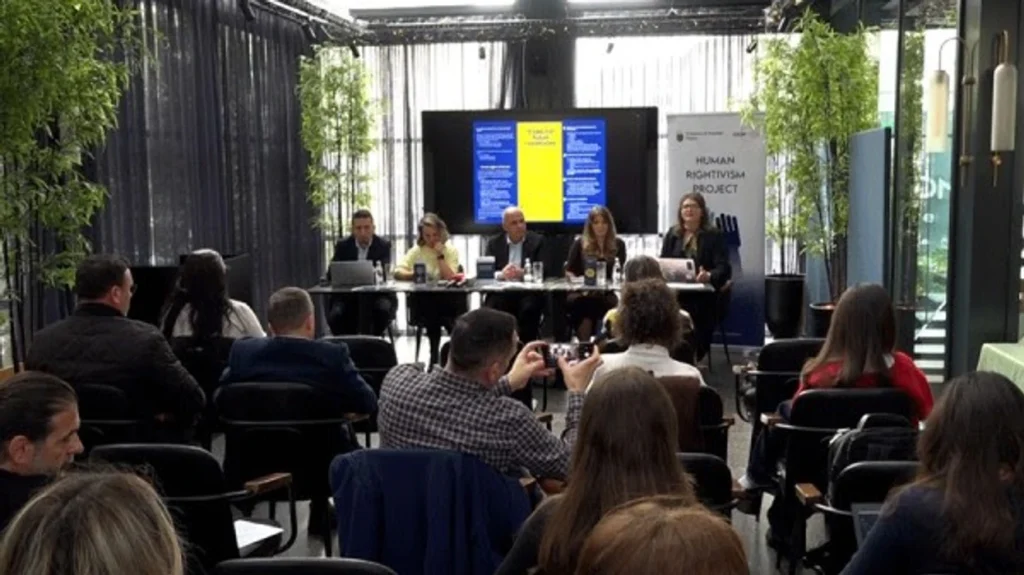 Gazetarët në Kosovë përballen me shkelje të të drejtave në punë
