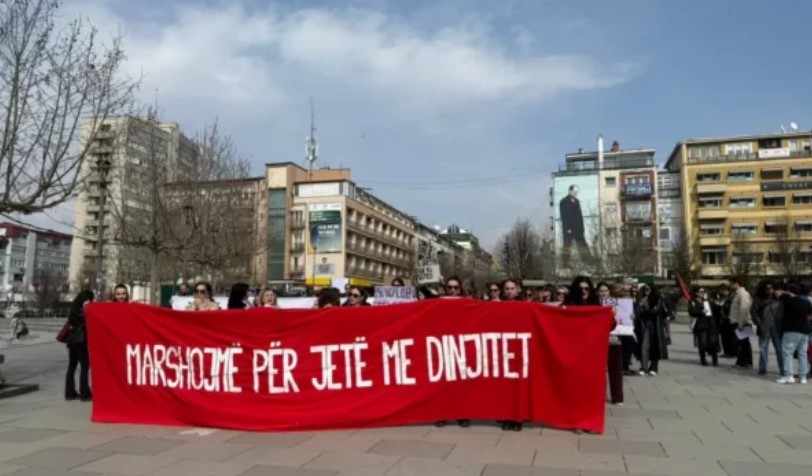 Marshi i 8 Marsit në Prishtinë: “Marshojmë, s’festojmë”
