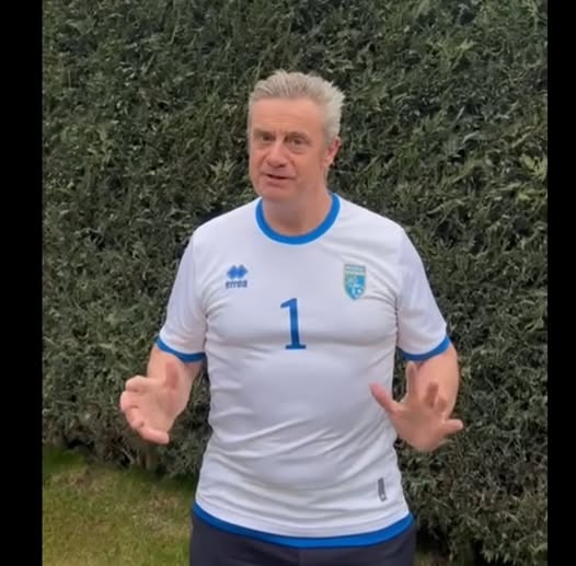 Ambasadori britanik i uron fat Kosovës për ndeshjen me Turqinë