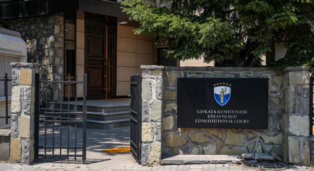 Kushtetuesja ndalon veprimet e Presidentes dhe Kuvendit deri më 31 mars