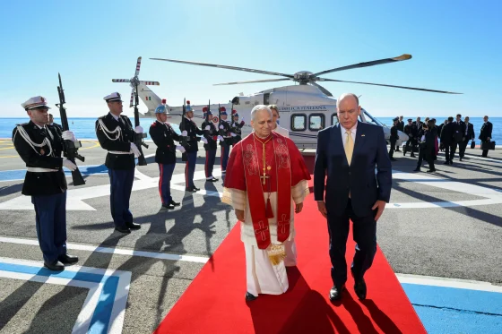 Papa Leoni viziton Monakon pas pesë shekujsh