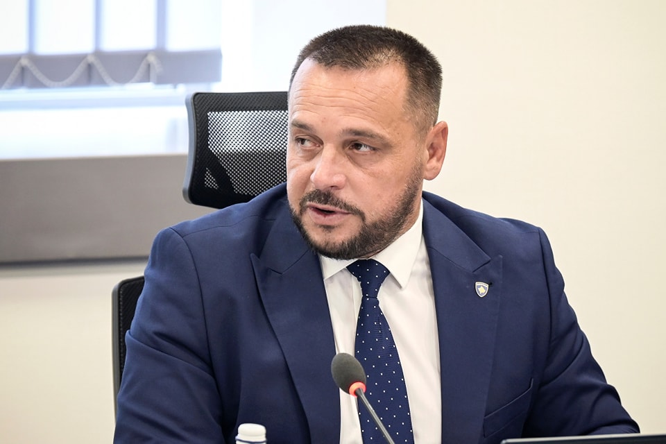 Ejup Maqedonci: Raketat balistike të Serbisë nga Kina janë sulmuese dhe kërcënuese për rajonin