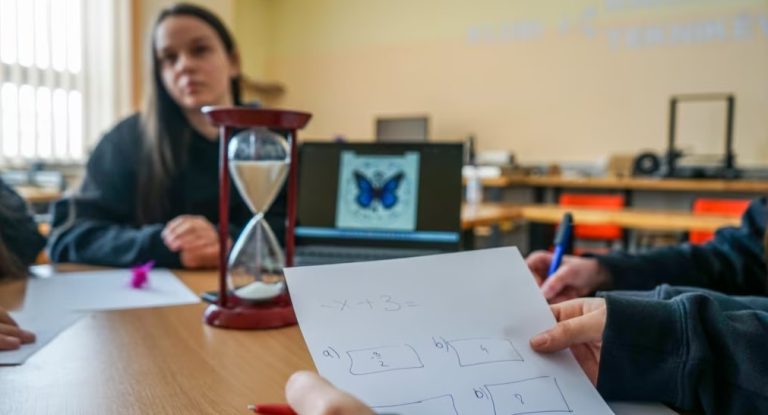 Punonjësit e sektorit publik kërkojnë kompensim retroaktiv për pagat e ulëta