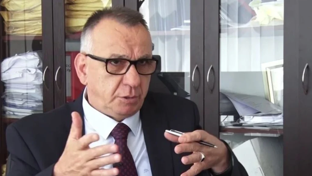 Enver Hasani ftohet për të dëshmuar në Prokurori për diplomën e Avni Pukës