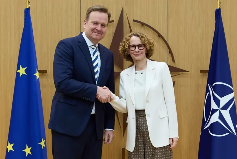 Shekerinska takon Sorensen, NATO mbështet dialogun Kosovë-Serbi