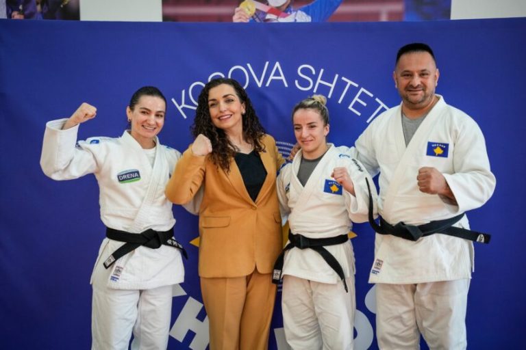 Osmani viziton Qendrën e Xhudos në Pejë