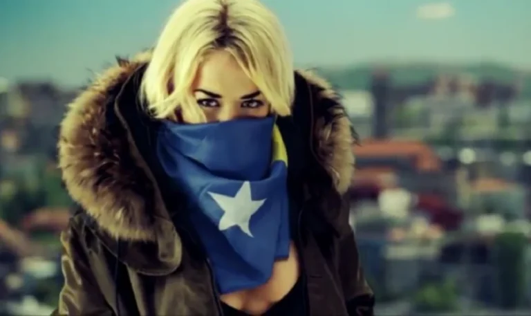 Rita Ora mbështet Kosovën dhe Shqipërinë në ndeshjet e sotme