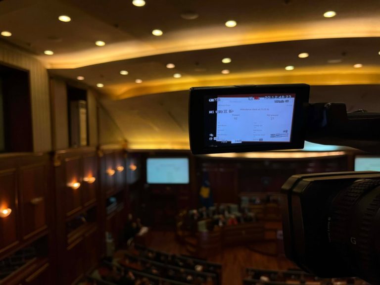 Dështon seanca për amendamentet kushtetuese