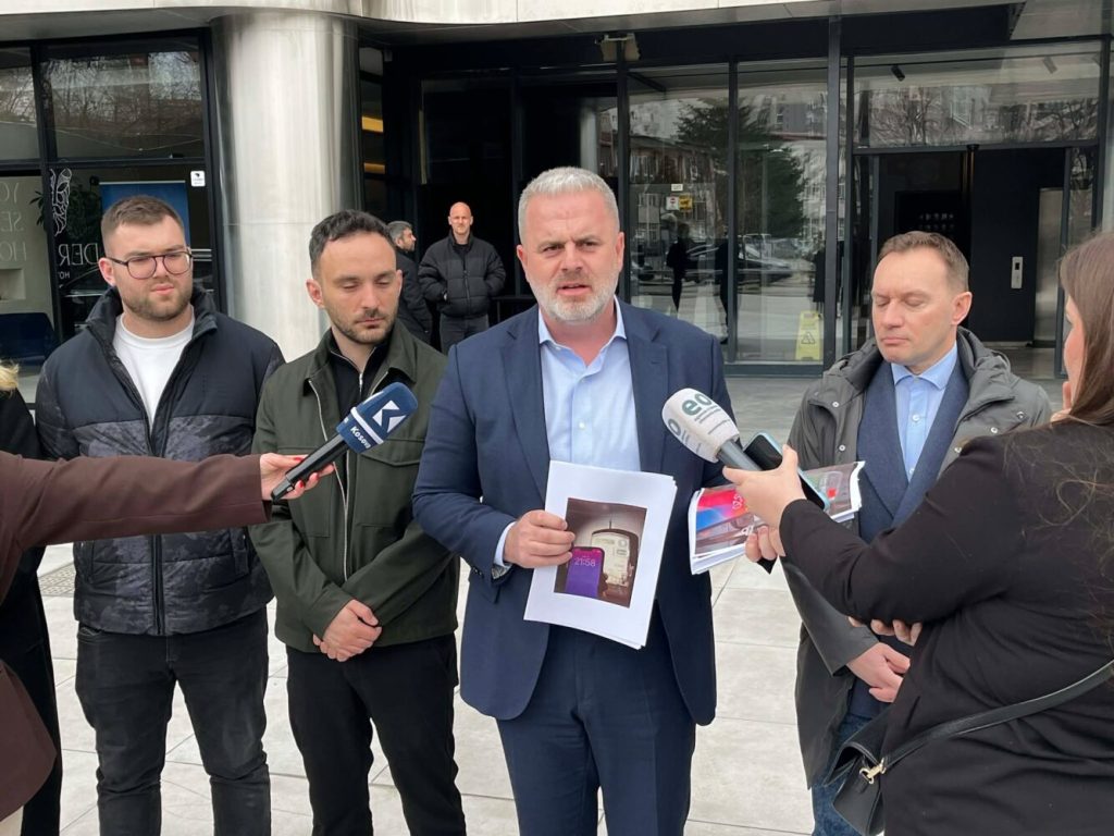 Azemi dorëzon mbi 800 dëshmi në ZRRE, kërkon nisjen urgjente të hetimeve për njehsorët elektrikë