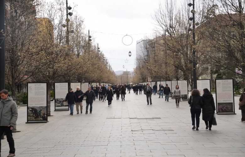 Pezullohet ekspozita për masakrat pas pasaktësive