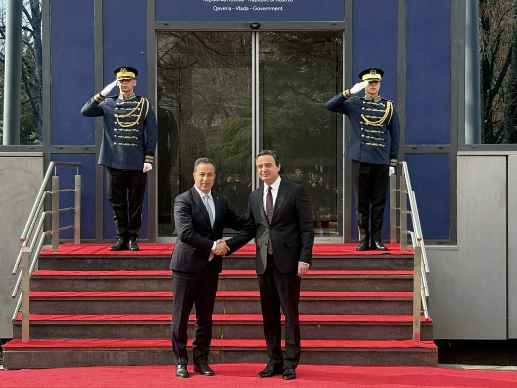 Kurti pret në takim kryetarin e Kuvendit të Shqipërisë