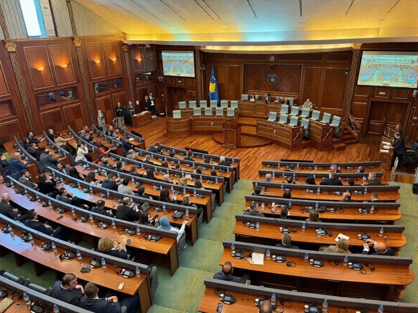 Pezullimi i legjislaturës shtyn shqyrtimin e katër projektligjeve
