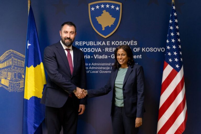SHBA dhe Kosova forcojnë bashkëpunimin për qeverisje lokale