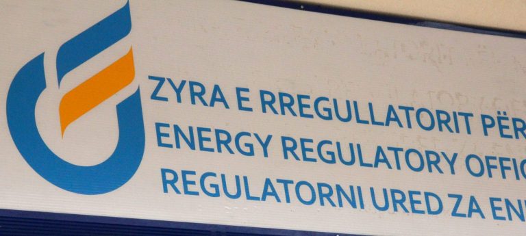 ZRRE: Tarifat e energjisë nuk ndryshojnë deri në përfundimin e konsultimeve