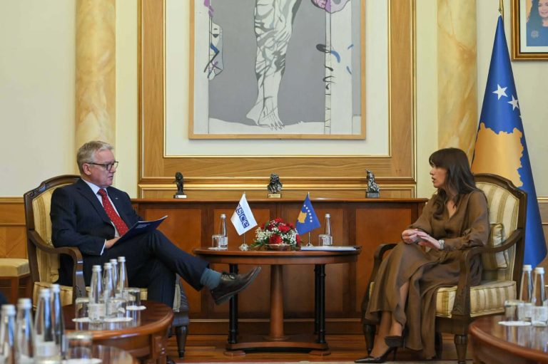 Kryetarja Haxhiu priti Shefin e Misionit të OSBE-së në Kosovë, McGurk