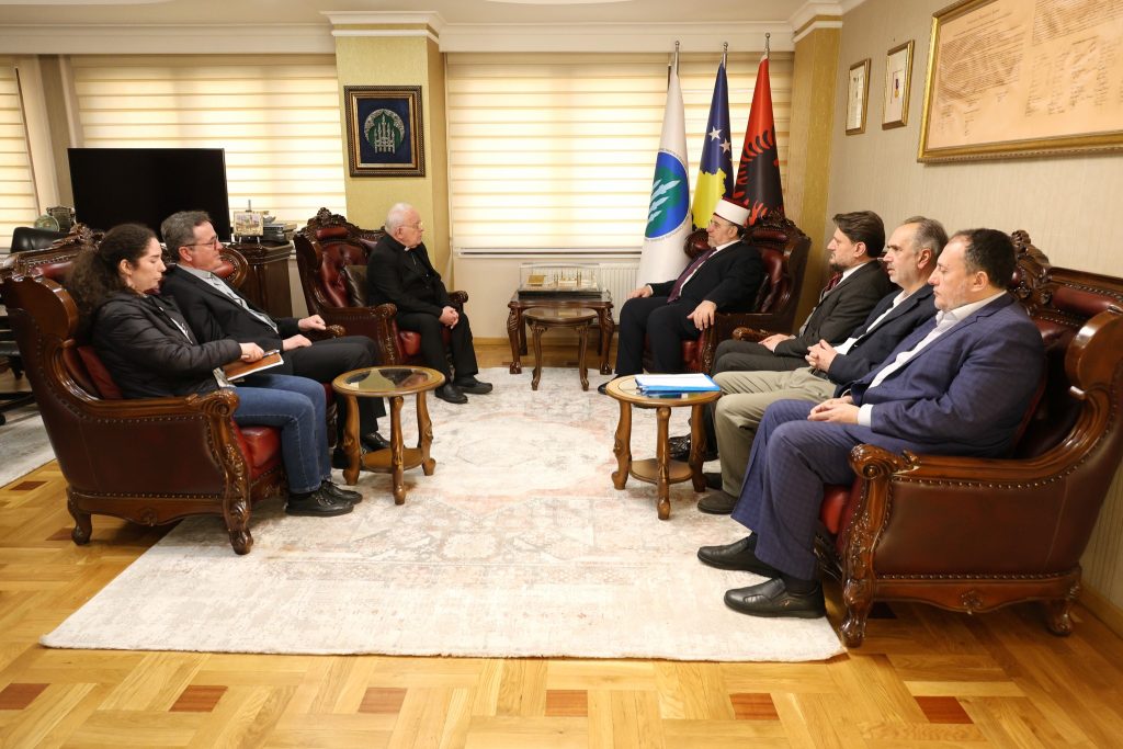 Kryetari i Bashkësisë Islame të Kosovës, Myftiu Naim ef. Tërnava, ka pritur në takim presidentin e Fondacionit “Drita”, z. Zef Gashi.