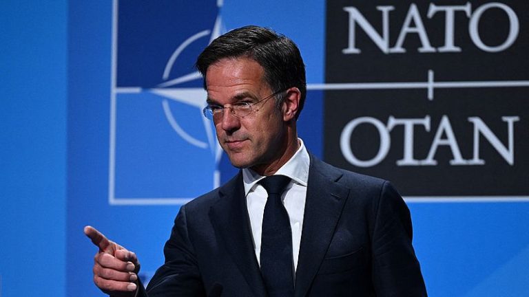 Rutte në Shkup: KFOR ka rol kyç për sigurinë në Kosovë