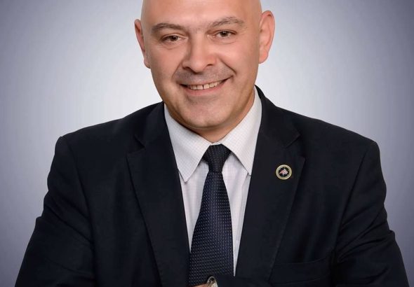 AAK zyrtarizon Ardian Gjinin si kandidat për kryeministër