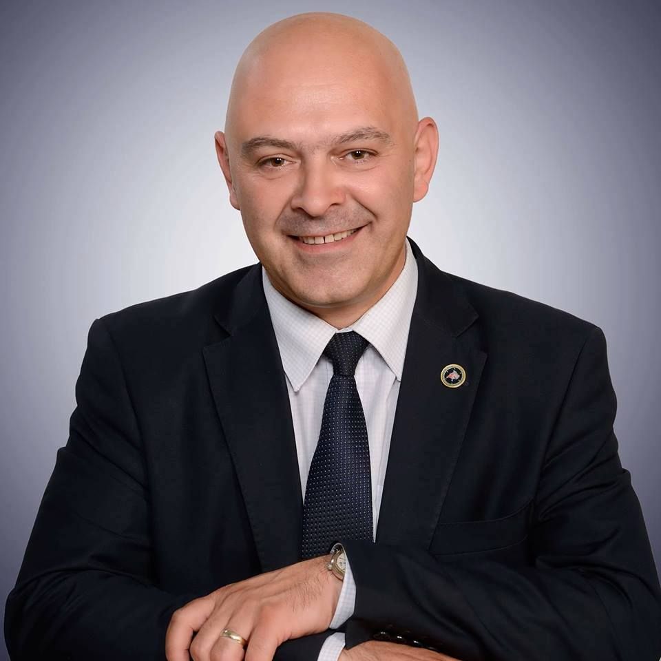 AAK zyrtarizon Ardian Gjinin si kandidat për kryeministër