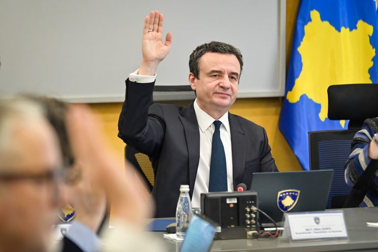 Qeveria miraton pagën e 13-të për sektorin publik
