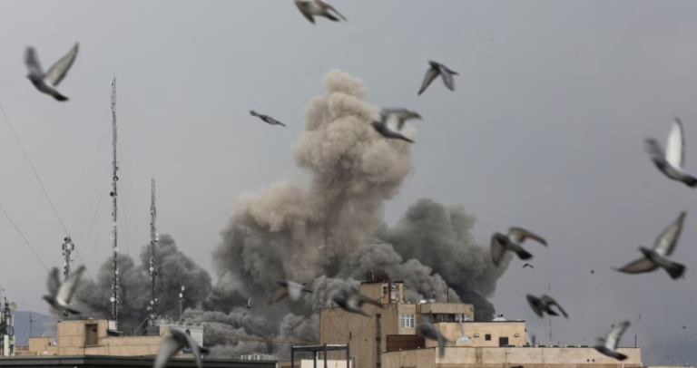 Raportohen sulme të reja ajrore amerikane dhe izraelite ndaj objekteve ushtarake në Iran