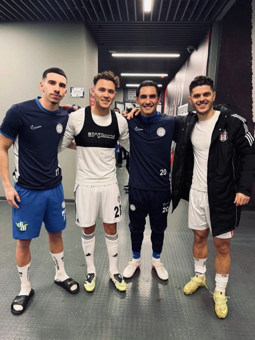 Katër futbollistë shqiptarë bëjnë foto të përbashkët pas ndeshjes Beşiktaş–Rizespor