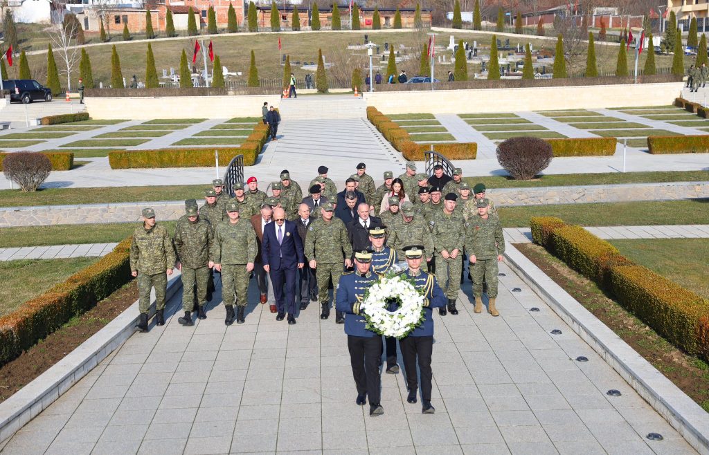 FSK bën homazhe në Prekaz në nderim të familjes Jashari dhe të rënëve për liri