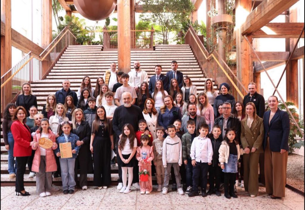 Rama uron 7 Marsin me nxënës nga Manastiri