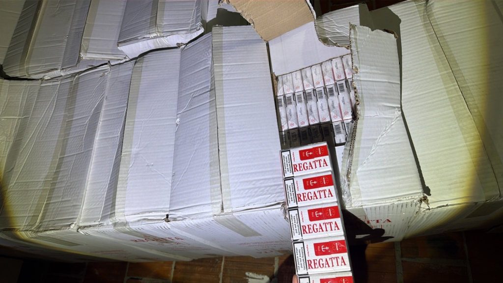 Sekuestrohen cigare pa banderola në garazhin e një shtëpie në Prishtinë