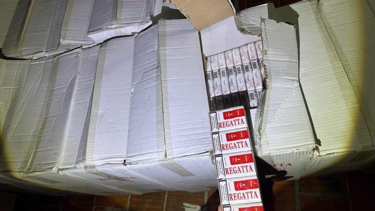 Sekuestrohen cigare pa banderola në garazhin e një shtëpie në Prishtinë