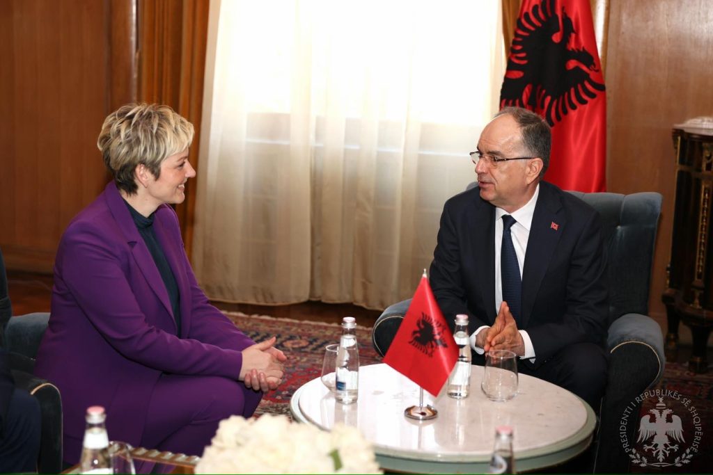 Begaj takohet me Sinanin për të drejtat e shqiptarëve në Luginën e Preshevës