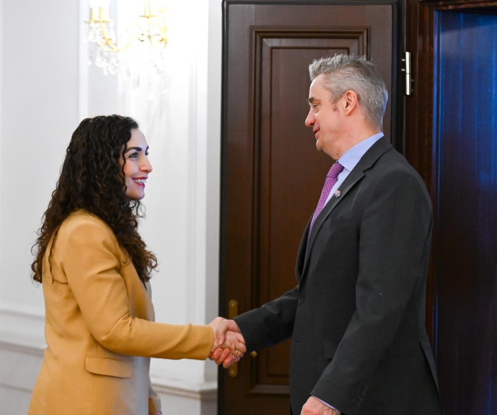 Presidentja Osmani priti në takim Ambasadorin e Mbretërisë së Bashkuar në Kosovë, Jonathan Hargreaves