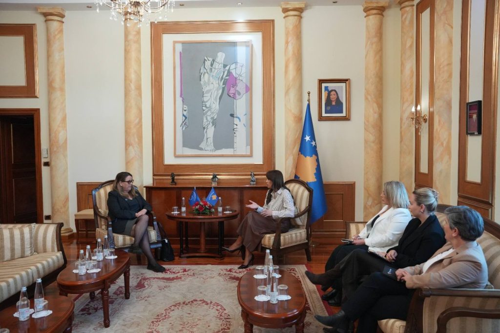 Haxhiu takon përfaqësuesen e KE-së, fokus në zhvillimet politike