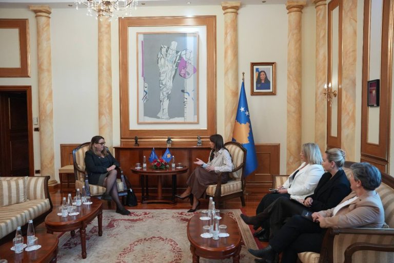 Haxhiu takon përfaqësuesen e KE-së, fokus në zhvillimet politike